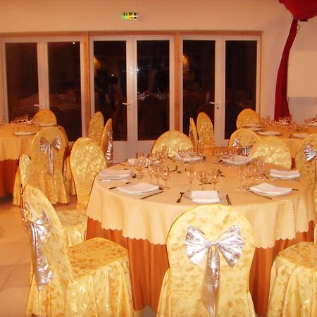 Hotel Eco Logis Espace Bellevue Séméac Εξωτερικό φωτογραφία